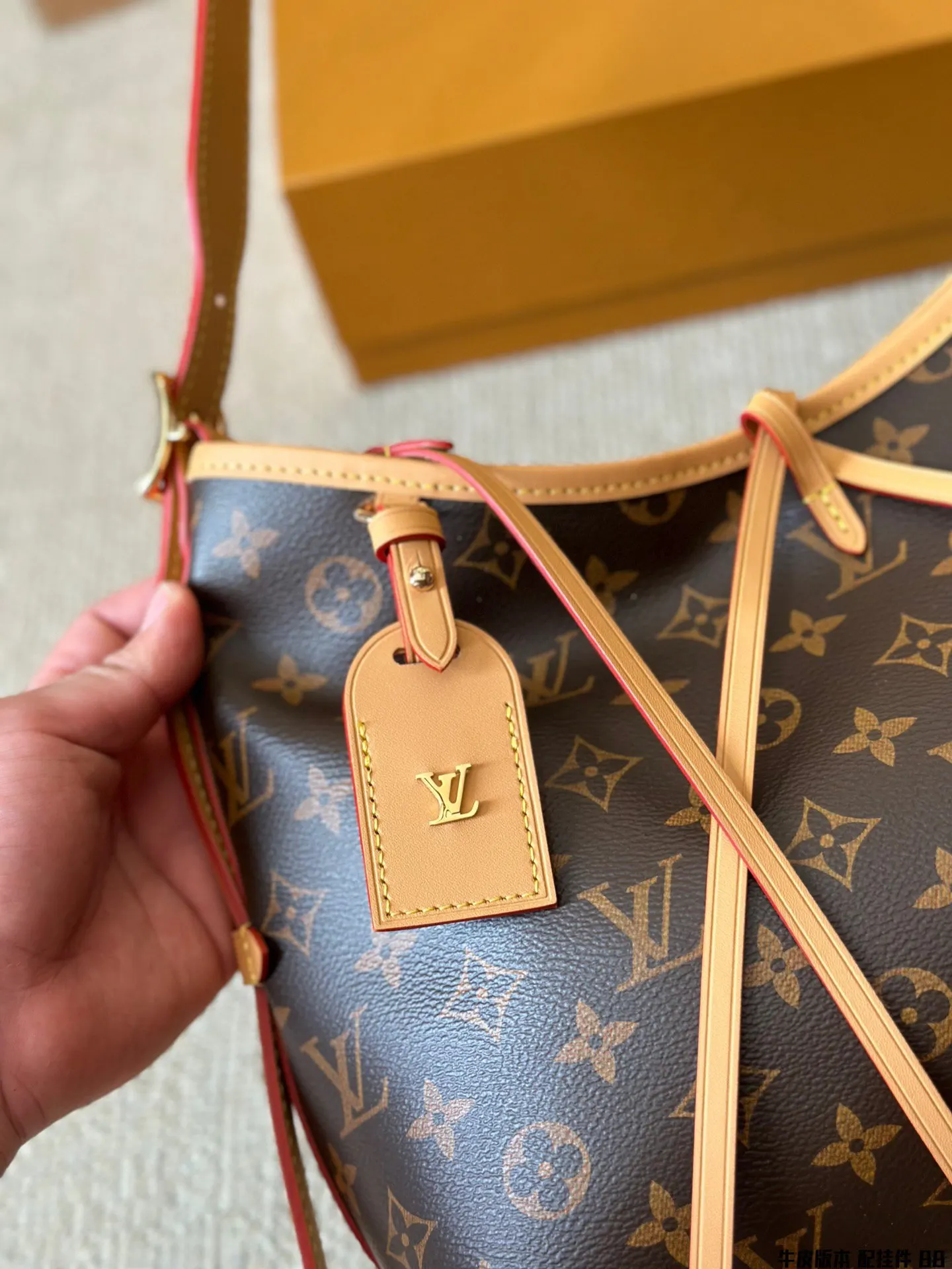 Neverfull 牛皮 斜挎包 轻便斜挎款