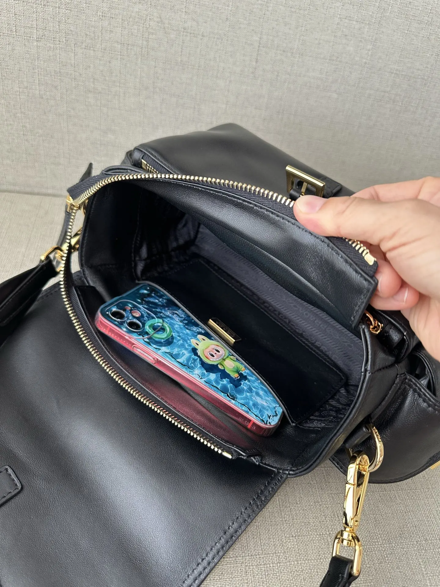 Prada 小牛皮 意大利全进口纳帕小牛皮 單肩包 日常單肩背款(數字9) Prada 小牛皮 意大利全进口纳帕小牛皮 單肩包 日常單肩背款(數字9)