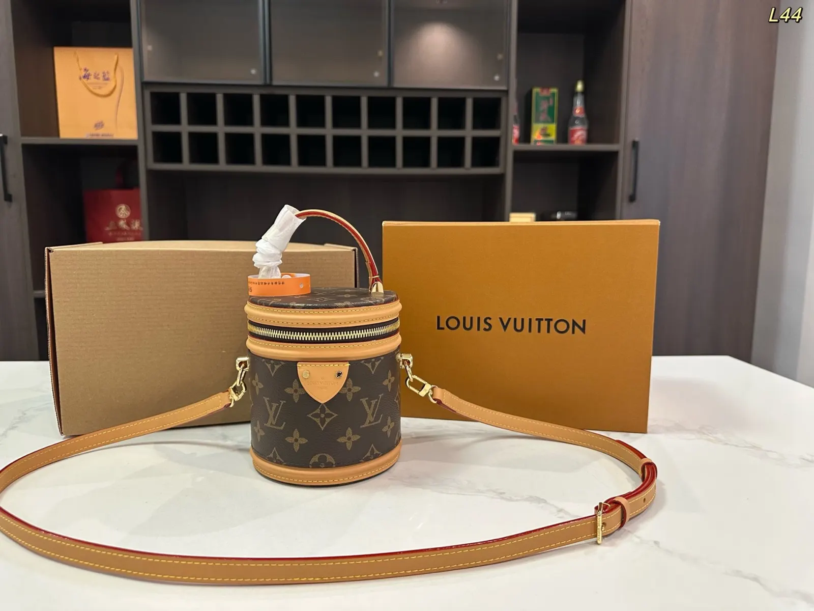 LV 钢五金 水桶包 休闲水桶款