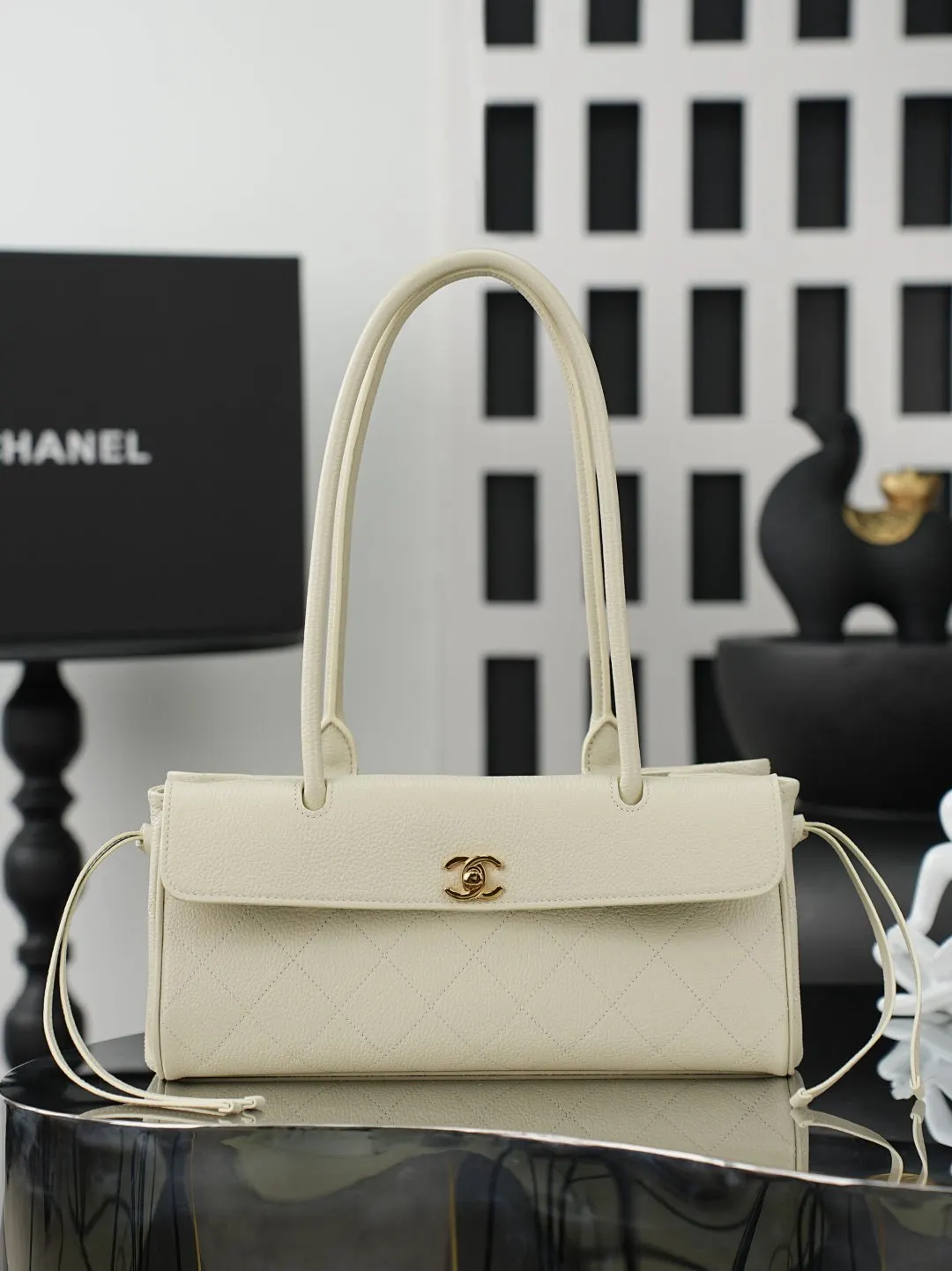 Chanel White Hobo Shoulder Bag Vintage Leather