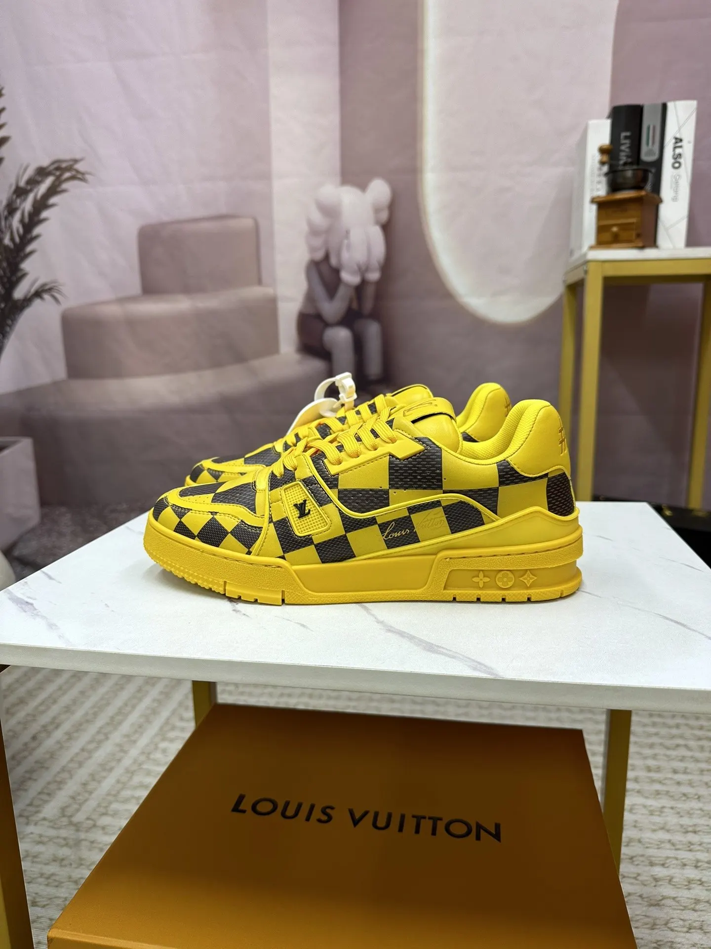LV Casual Versatile