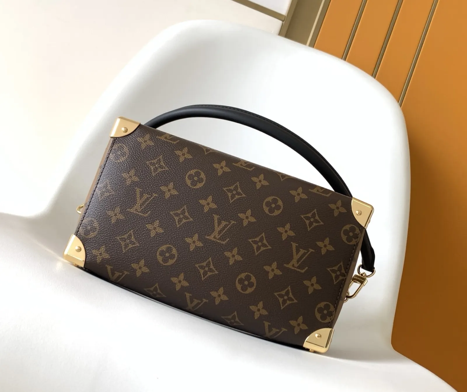 Louis Vuitton Crossbody Bag Lightweight Leather