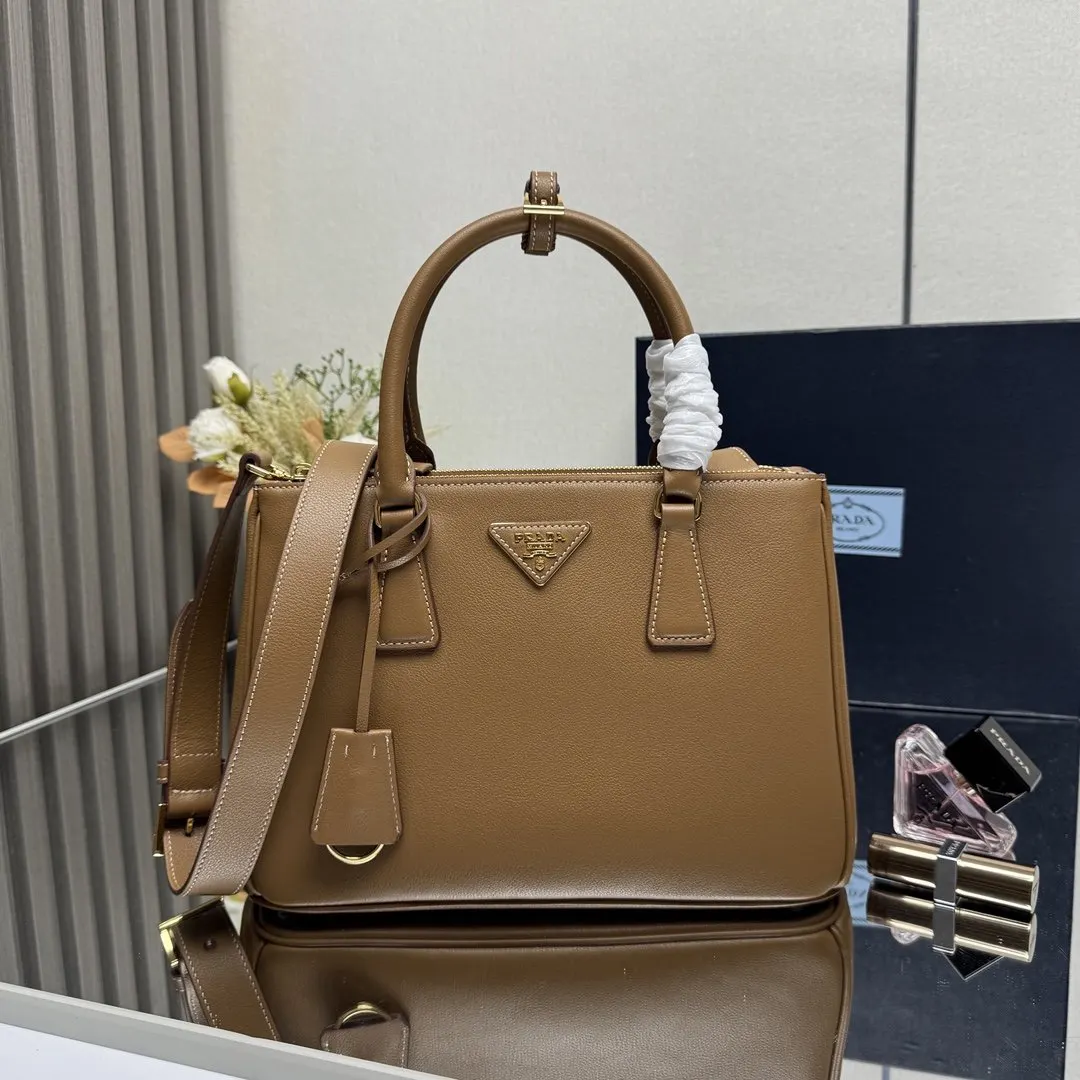 PRADA Saffiano十字纹牛皮 羊皮 三角标 杀手包 經典手提款