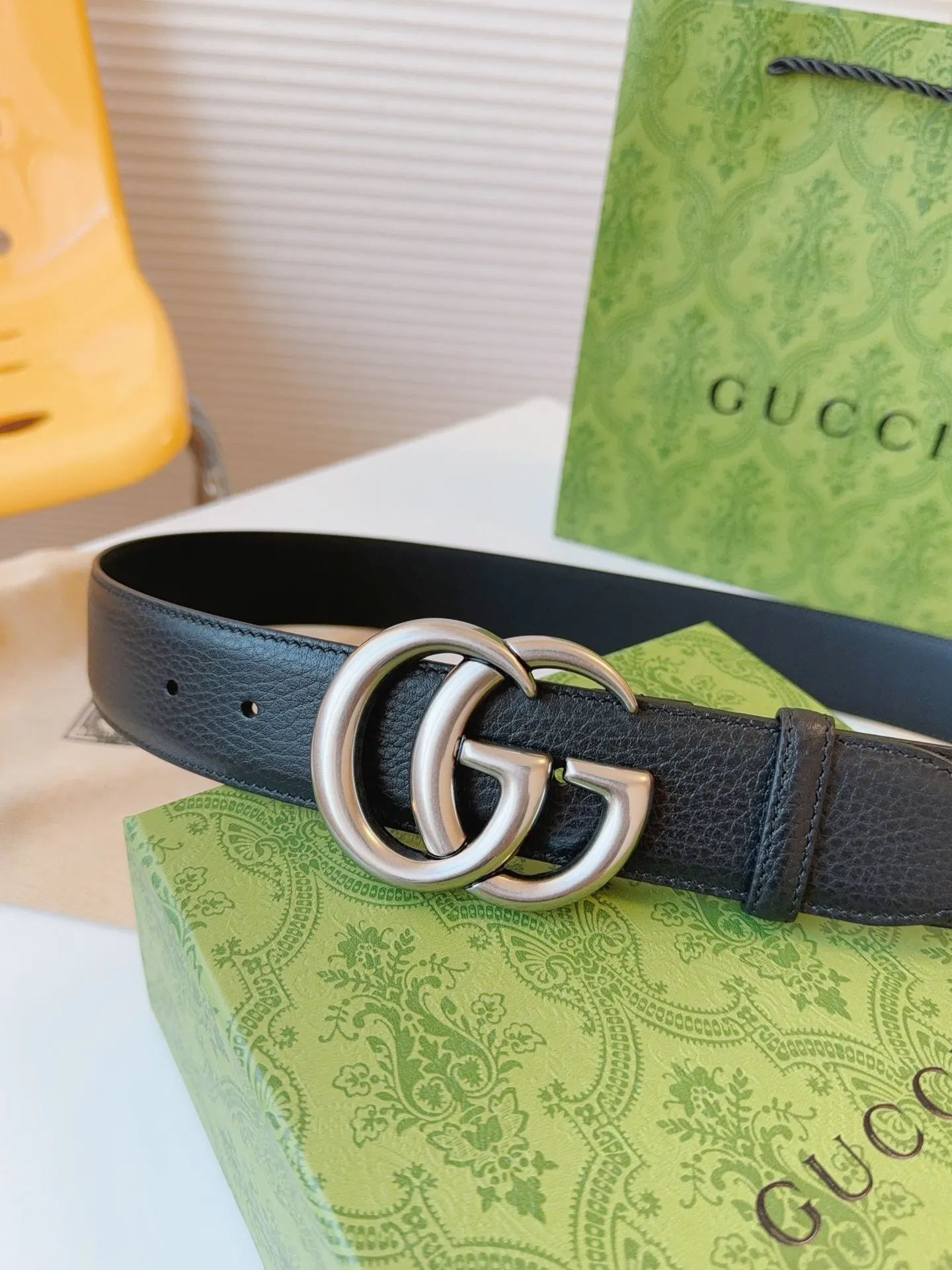 Gucci Marmont Double G-Buckle Cowhide Double-Sided Belt