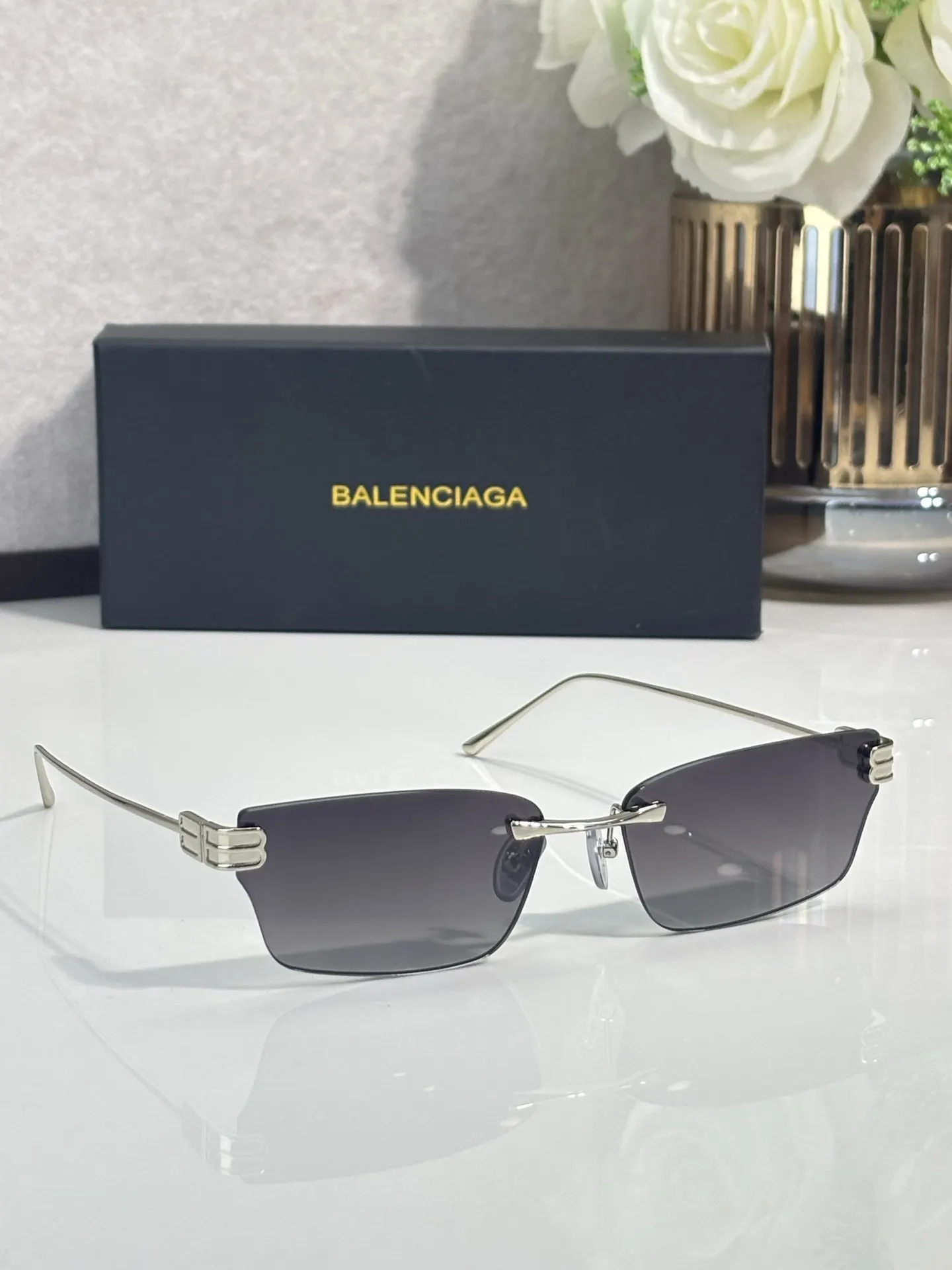 Balenciaga BB0487S 太阳镜 精致搭配款