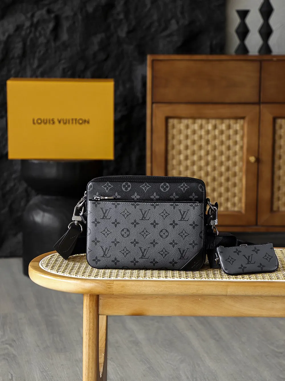 LV 黑色绗缝鏈條包 迷你斜挎款