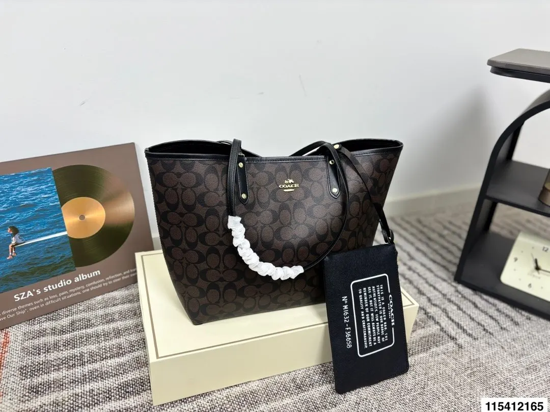 Coach 购物袋 今 很火的托特 手感细腻 手工 托特包 大容量托特款