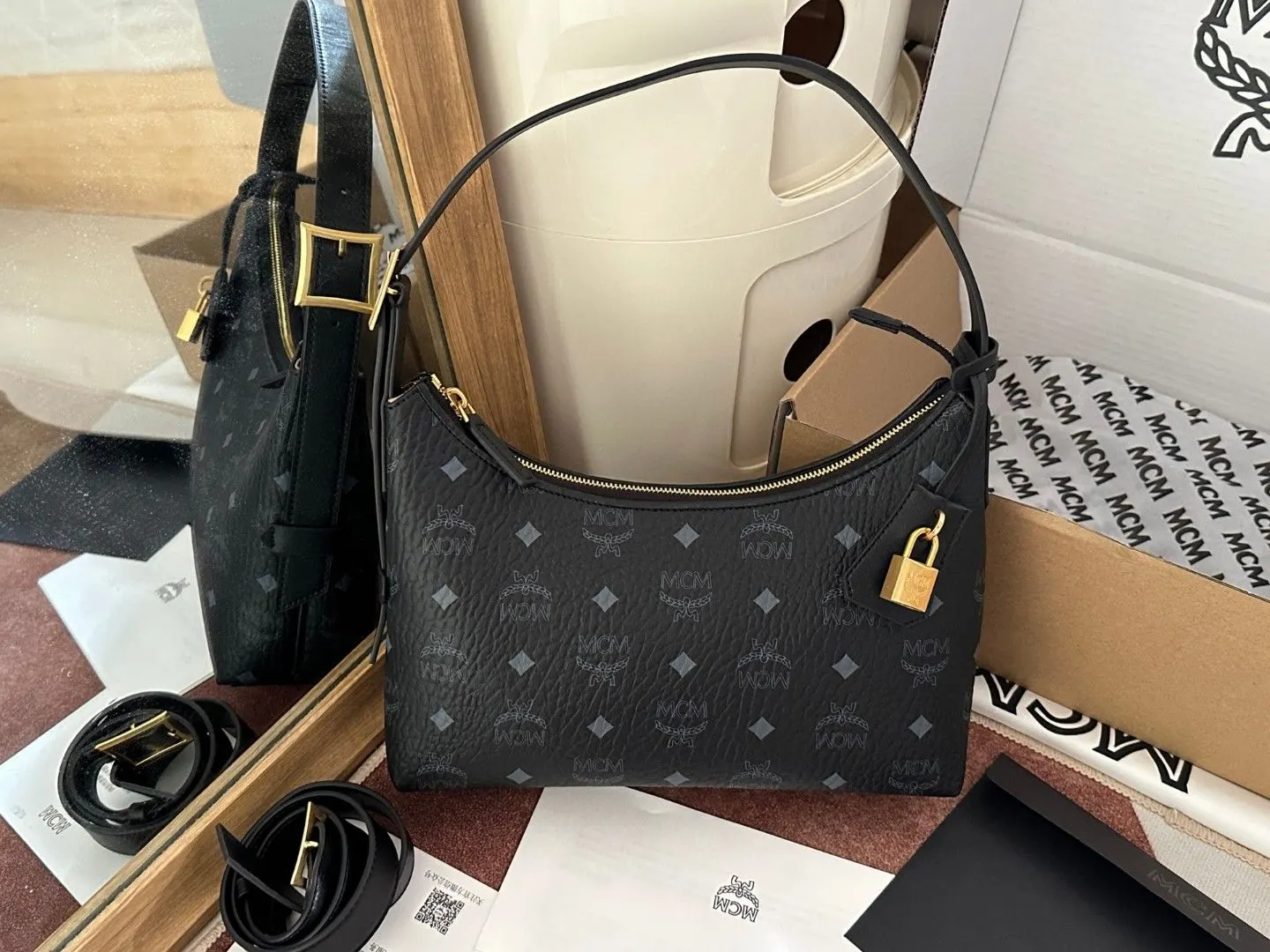 Hobo 黑色 牛皮 款号 MCM 牛角包ARE 行李箱 旅行拉杆款 輕便出行款