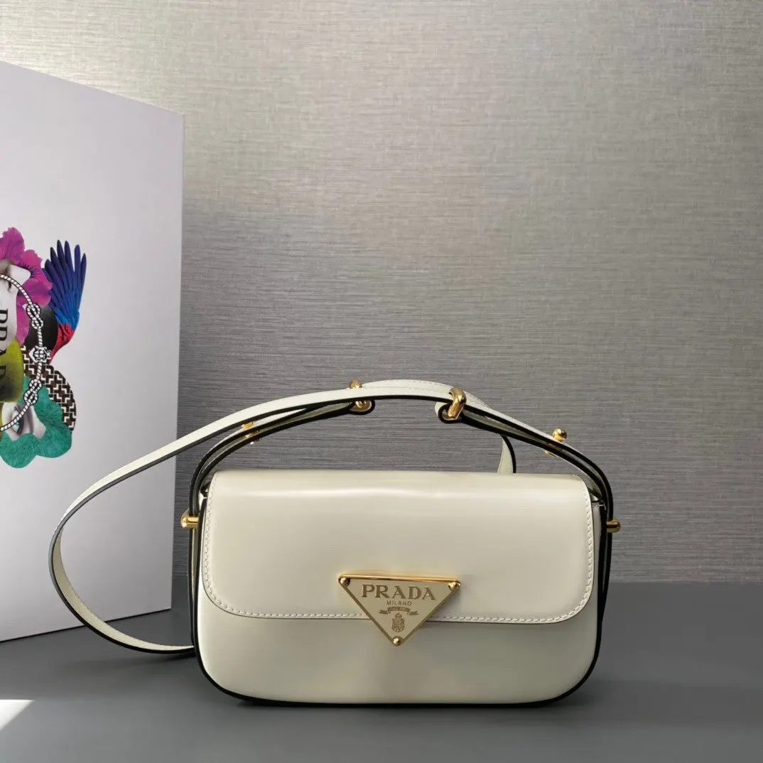 PRADA 牛皮 三角标 斜背包 日常通勤款