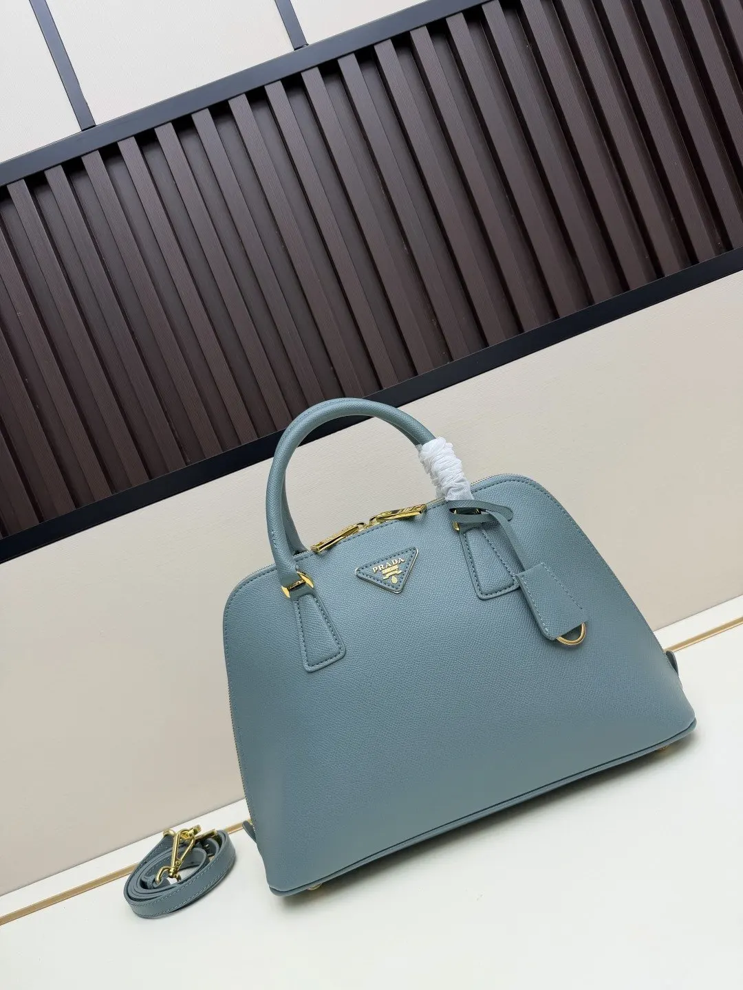 PRADA Saffiano十字纹牛皮 Logo 手提包 日常通勤款
