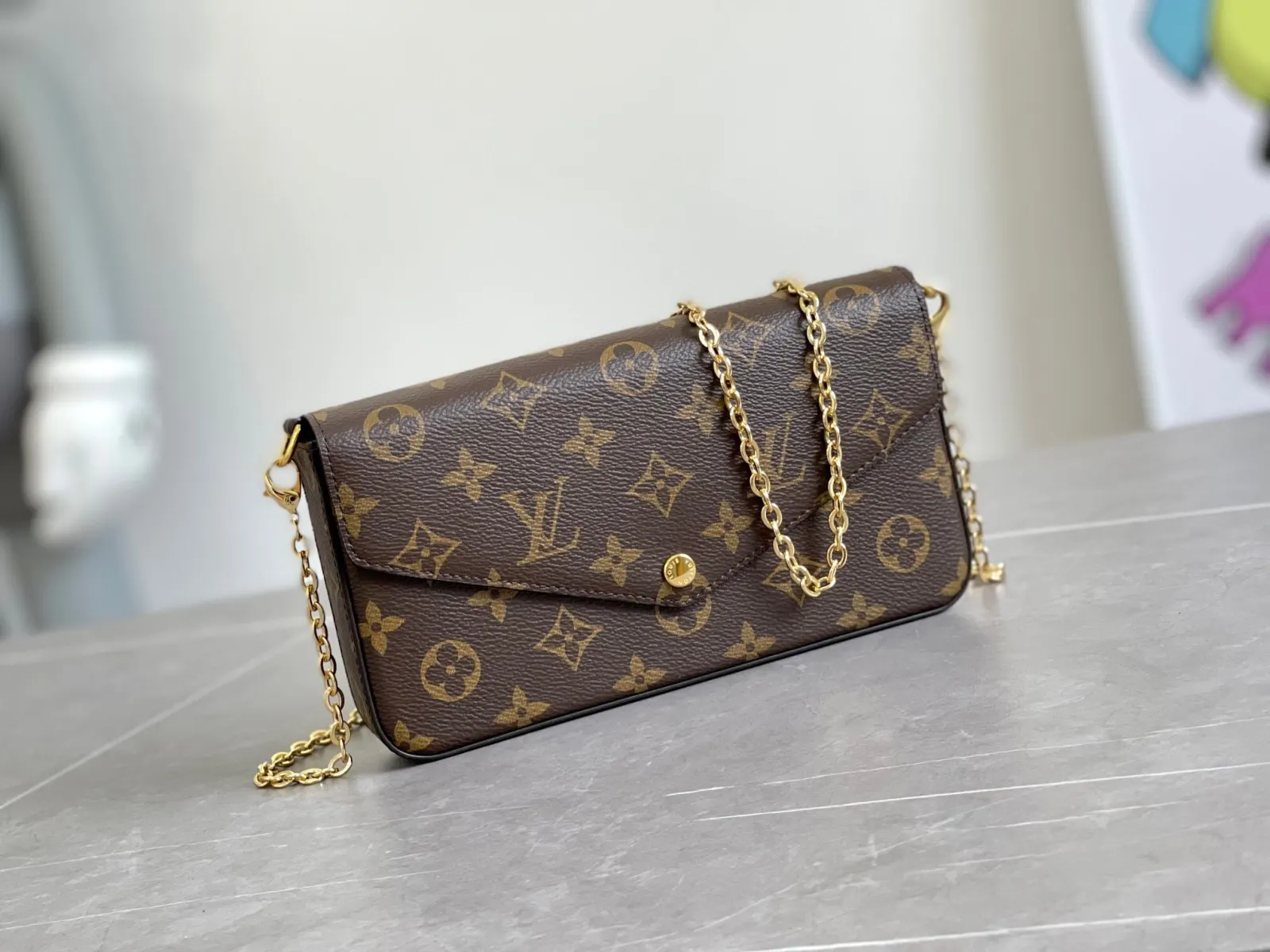 LV gold Monogram, chain bag, shoulder messenger model