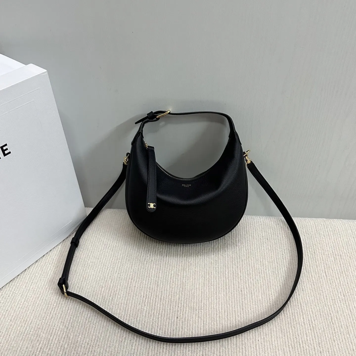 黑色 小牛皮 可盐 可甜 可通勤 可约会 可斜挎 可單肩 都超好 斜背包 輕便斜挎款