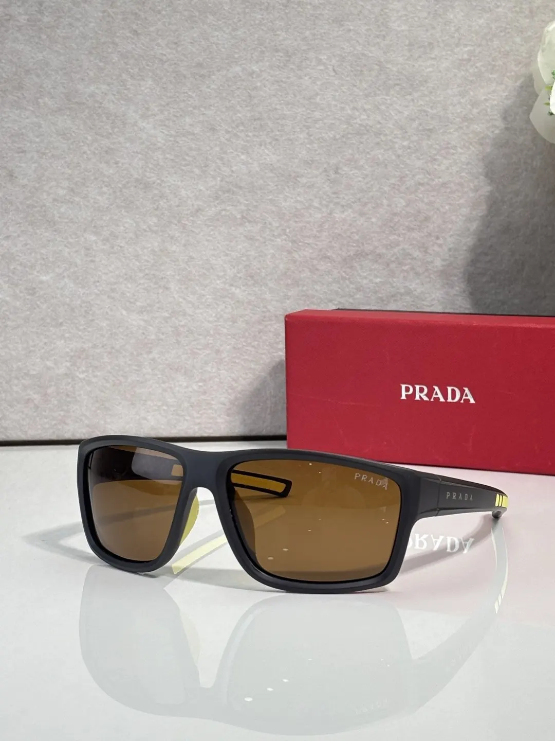 PRADA 8551 太阳眼镜 時尚遮阳款