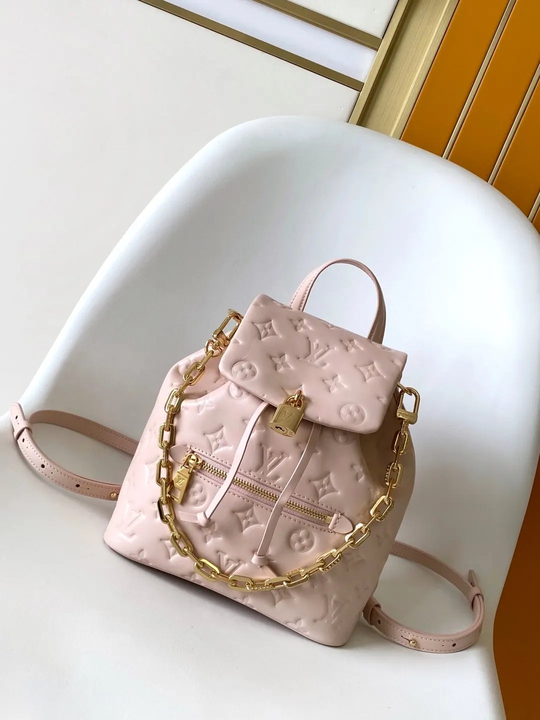 LV 黑色 粉色 牛皮 雙肩包 实用雙肩款