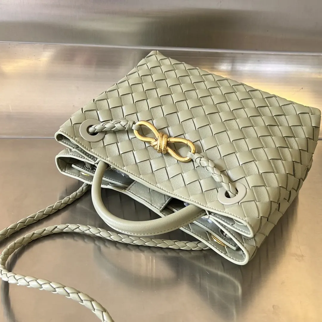 Bottega Veneta 金色 羊皮 斜挎包 轻便斜挎款