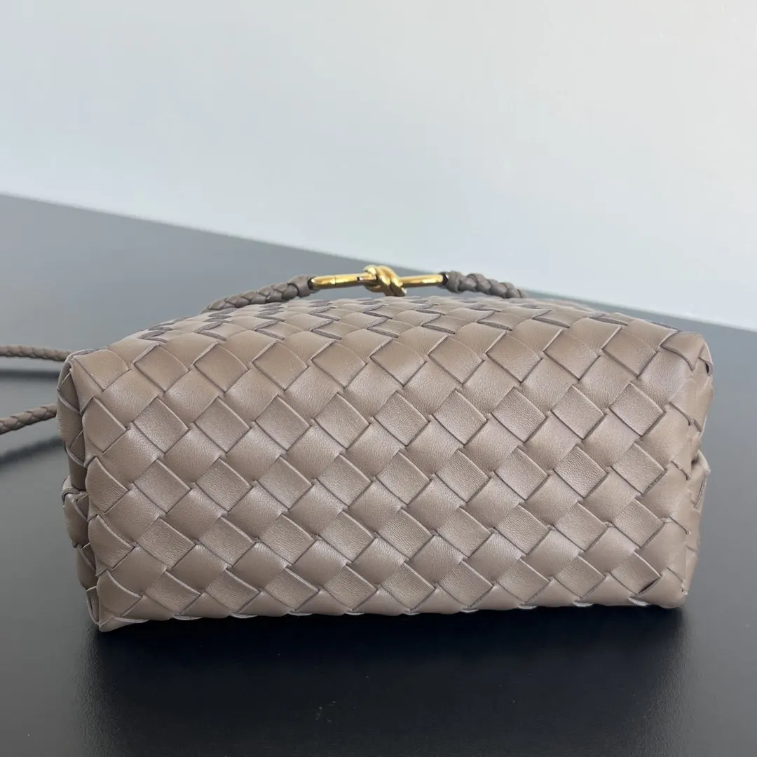 Bottega Veneta 金色 羊皮 斜挎包 轻便斜挎款