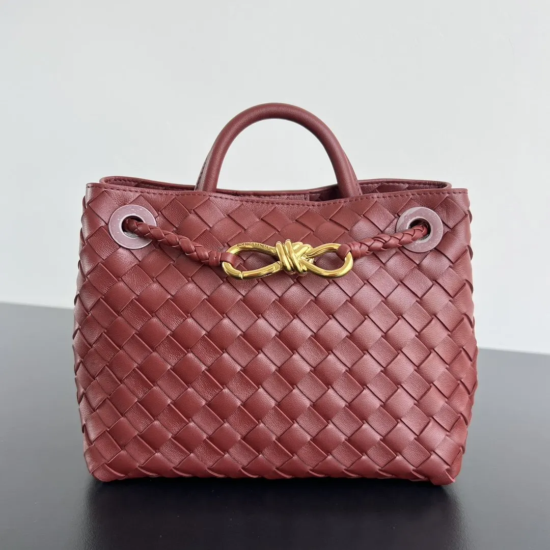 Bottega Veneta 金色 羊皮 斜背包 輕便斜挎款