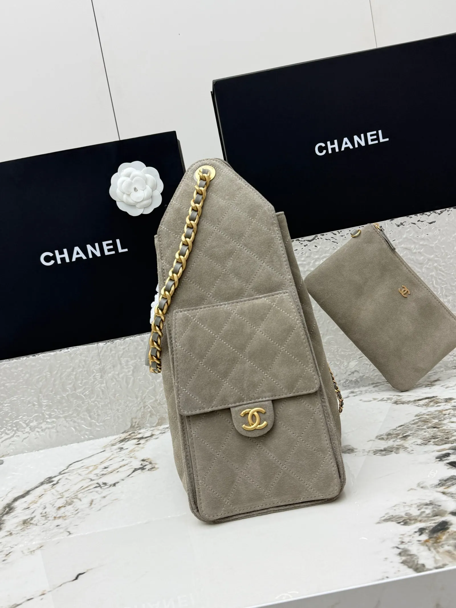 Gold Hobo Shoulder Bag Vintage Leather