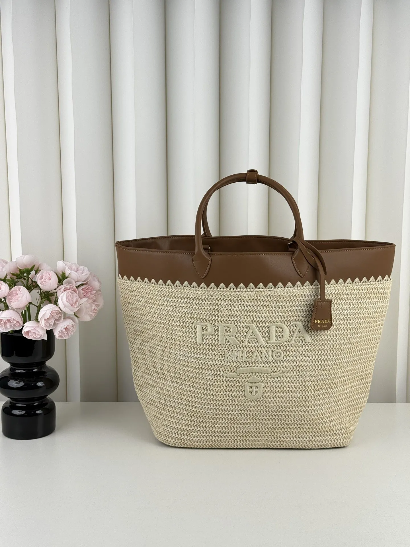 PRADA 购物袋 輕便实用款