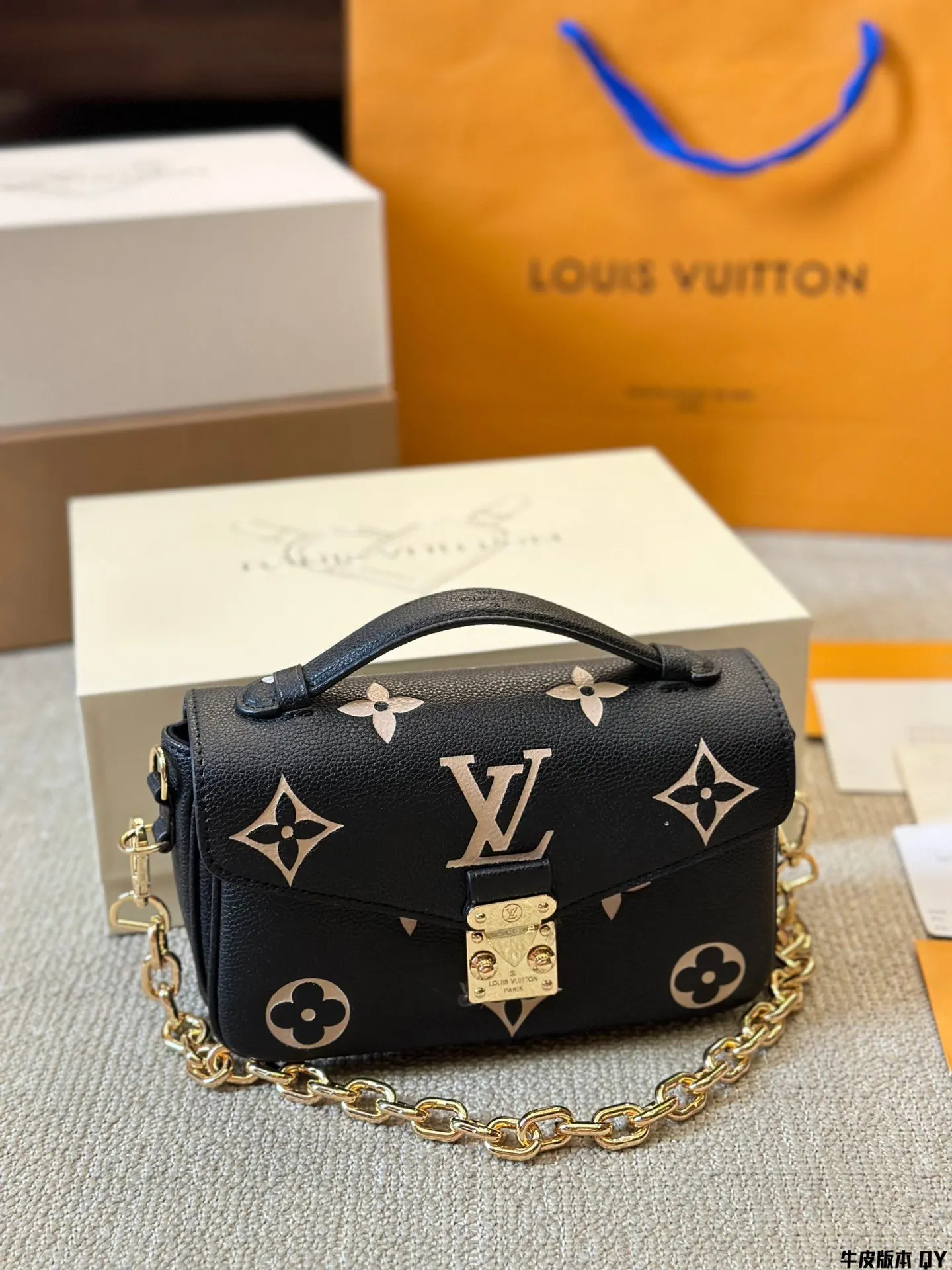 LV 老花 金色 牛皮 Pochette Metis Ea 斜背包 輕便斜挎款