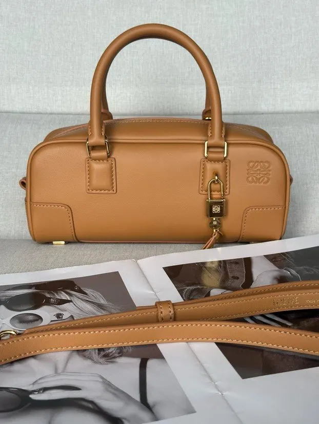 Loewe 金色 牛皮 明星同款 纳帕牛皮革 Amazona 手袋 收纳包 旅行收纳款