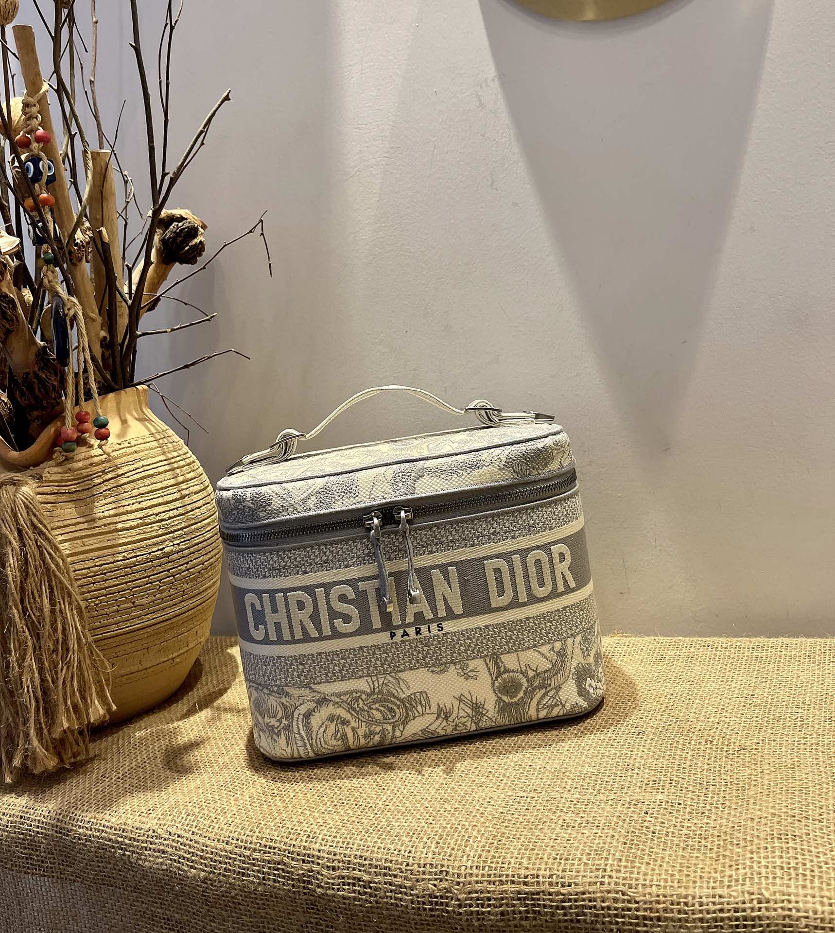 Dior DI OR 最火包 包 三折零 出了日常凹造 手提包 通勤手提款