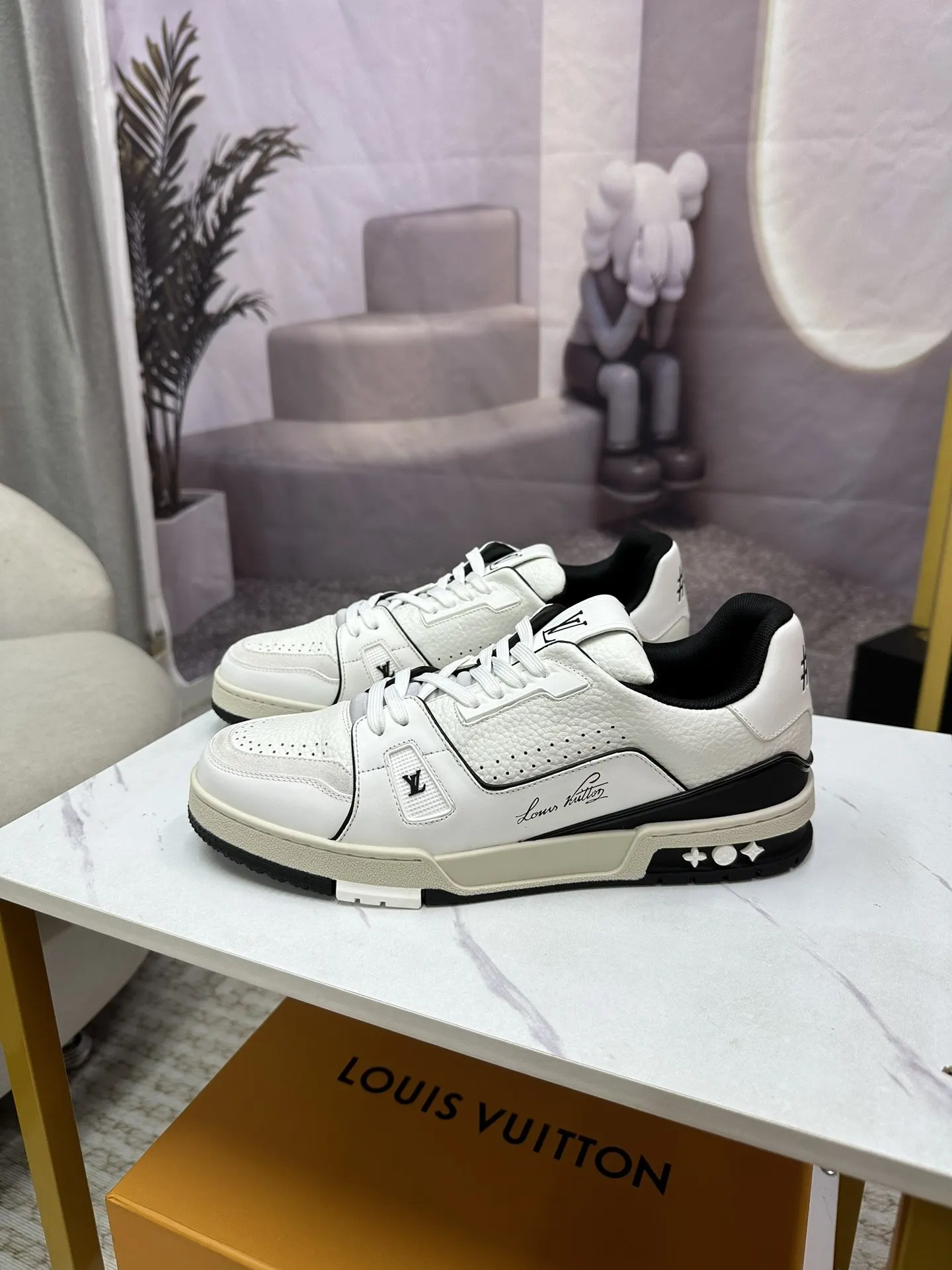 LV Casual Versatile