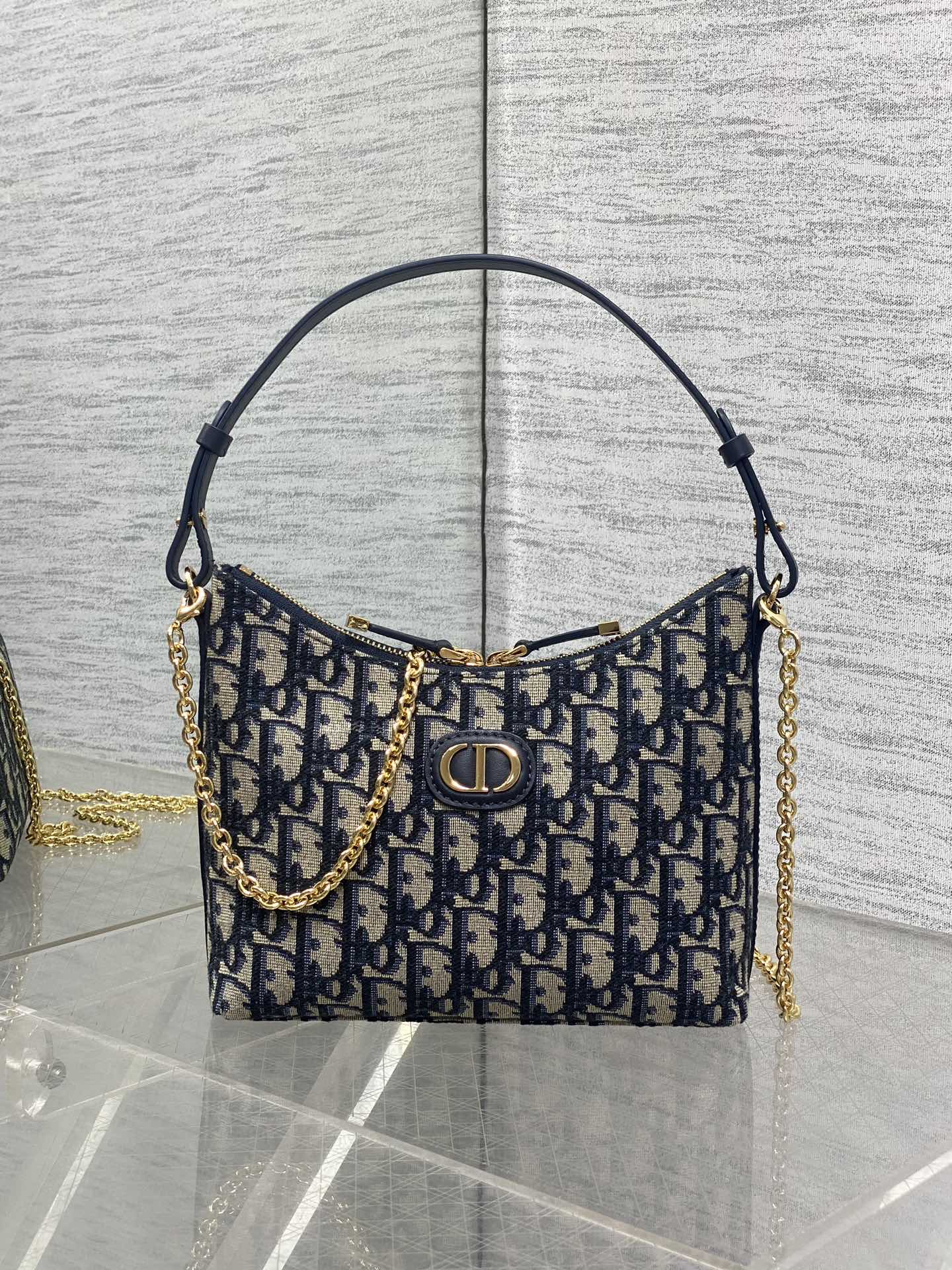 Dior 秋冬系列Miss 單肩水饺包 采用經典Oblique 手拿包 精致手拿款