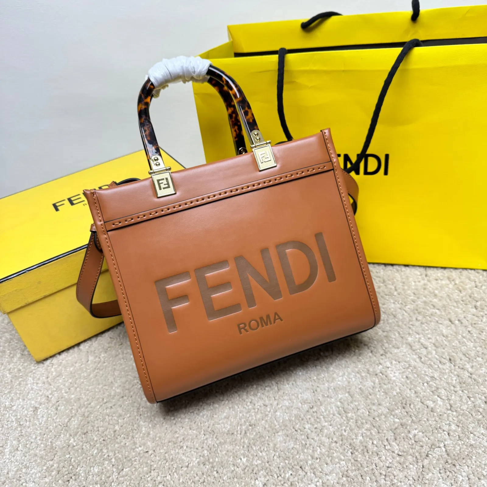 Fendi 棕色 金色 皮革 手拿包 精致手拿款