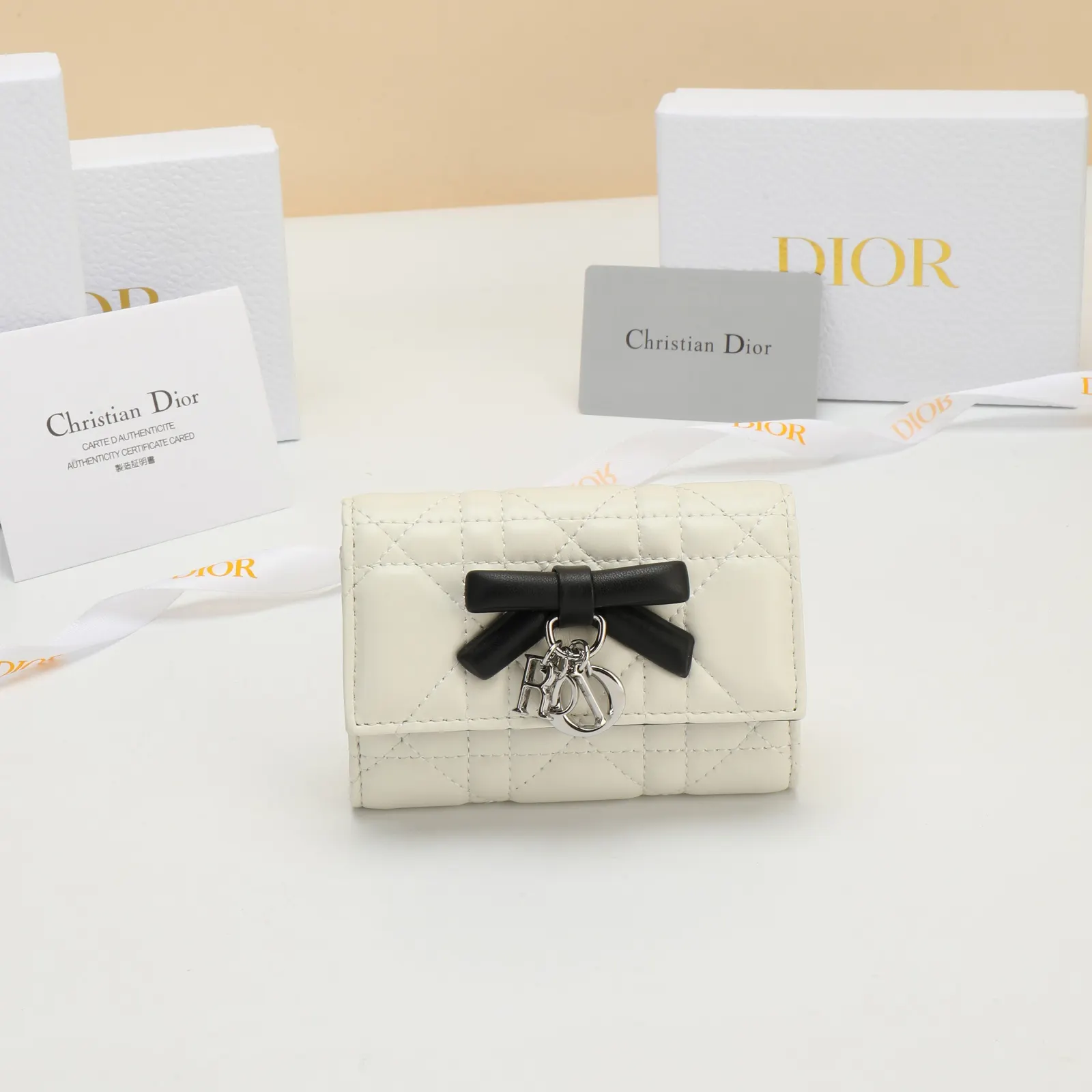 Dior Lady Dior 黑色羊皮錢包 精緻配飾款