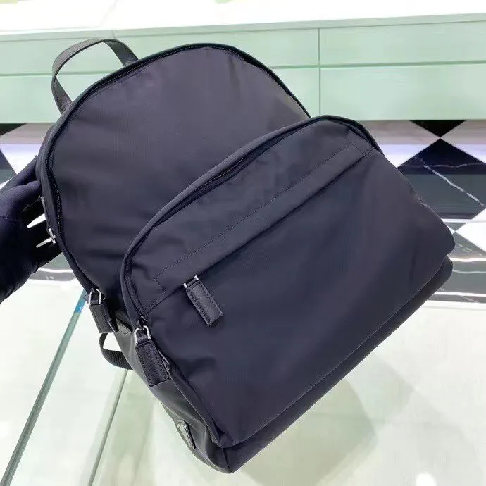 Prada 珐琅三角形微标 雙肩包 实用雙肩款