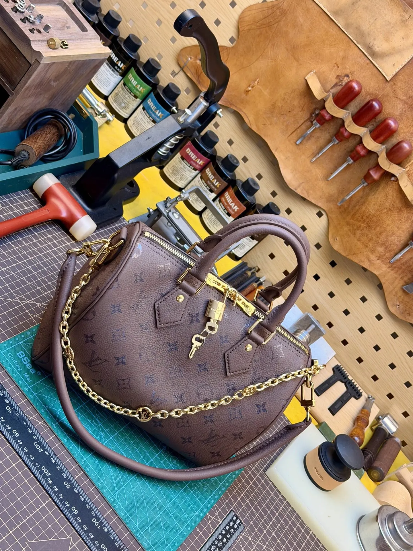 Louis Vuitton Chain Bag Leather