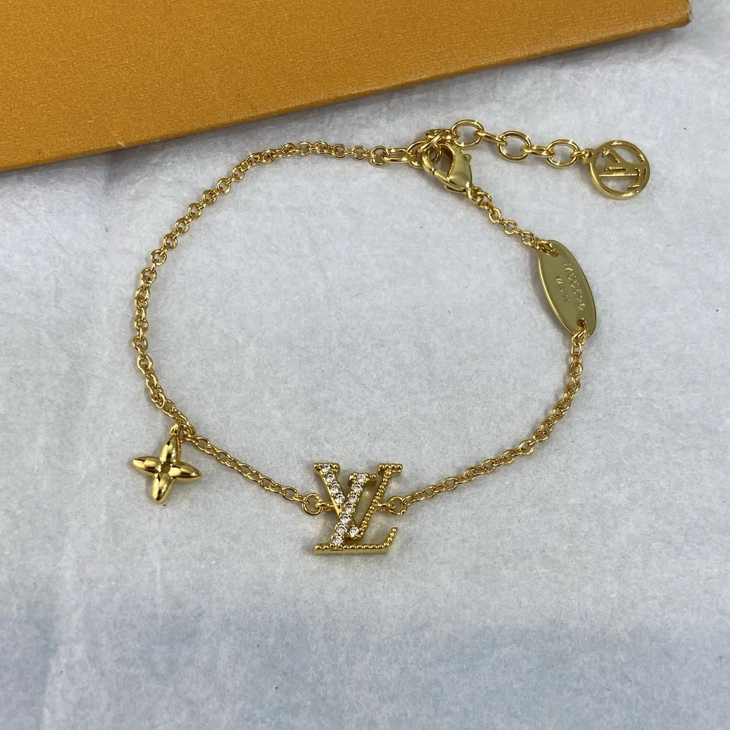 LV Logo 手链 日常叠戴款