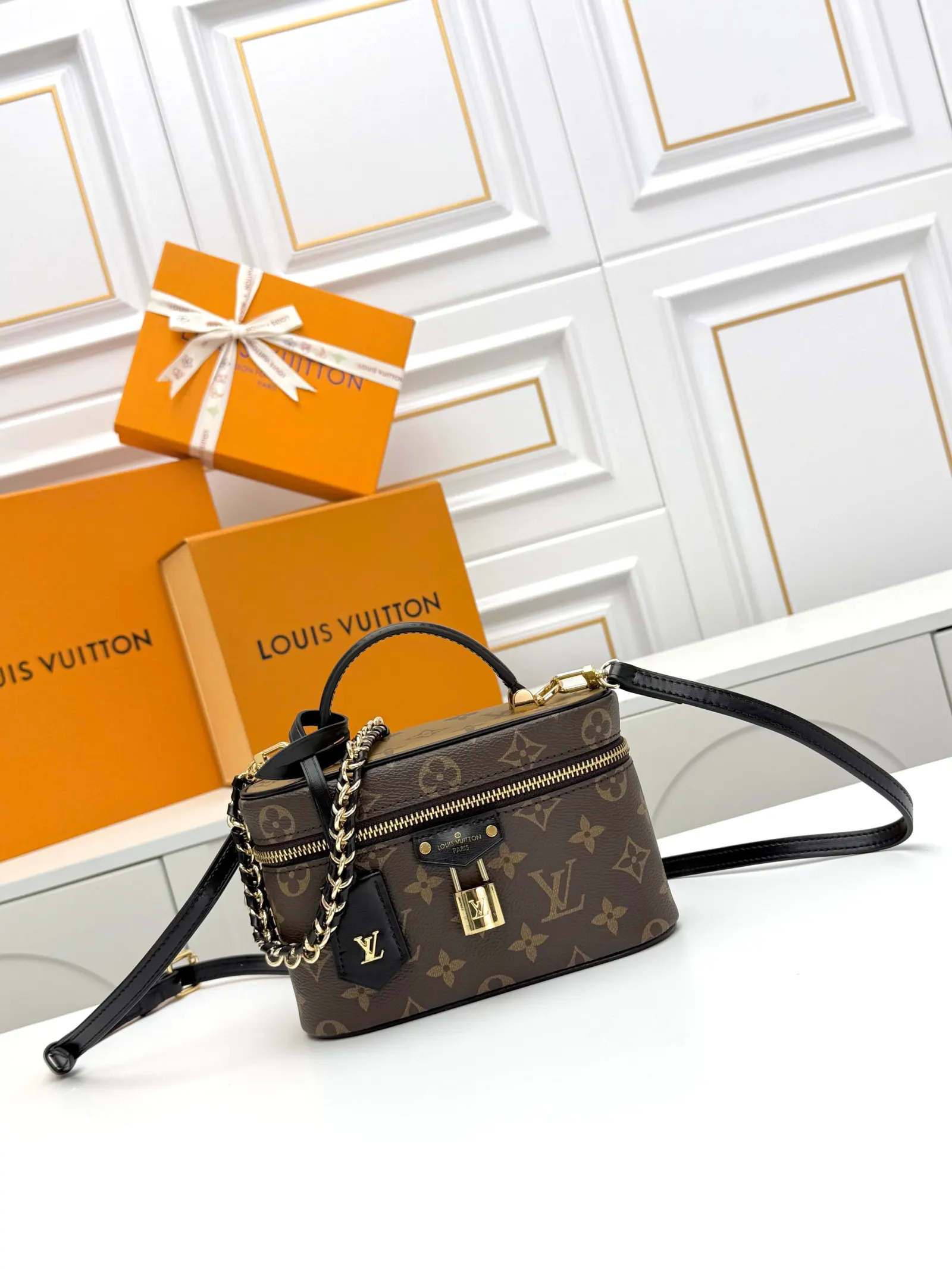 Louis Vuitton Chain Bag Canvas