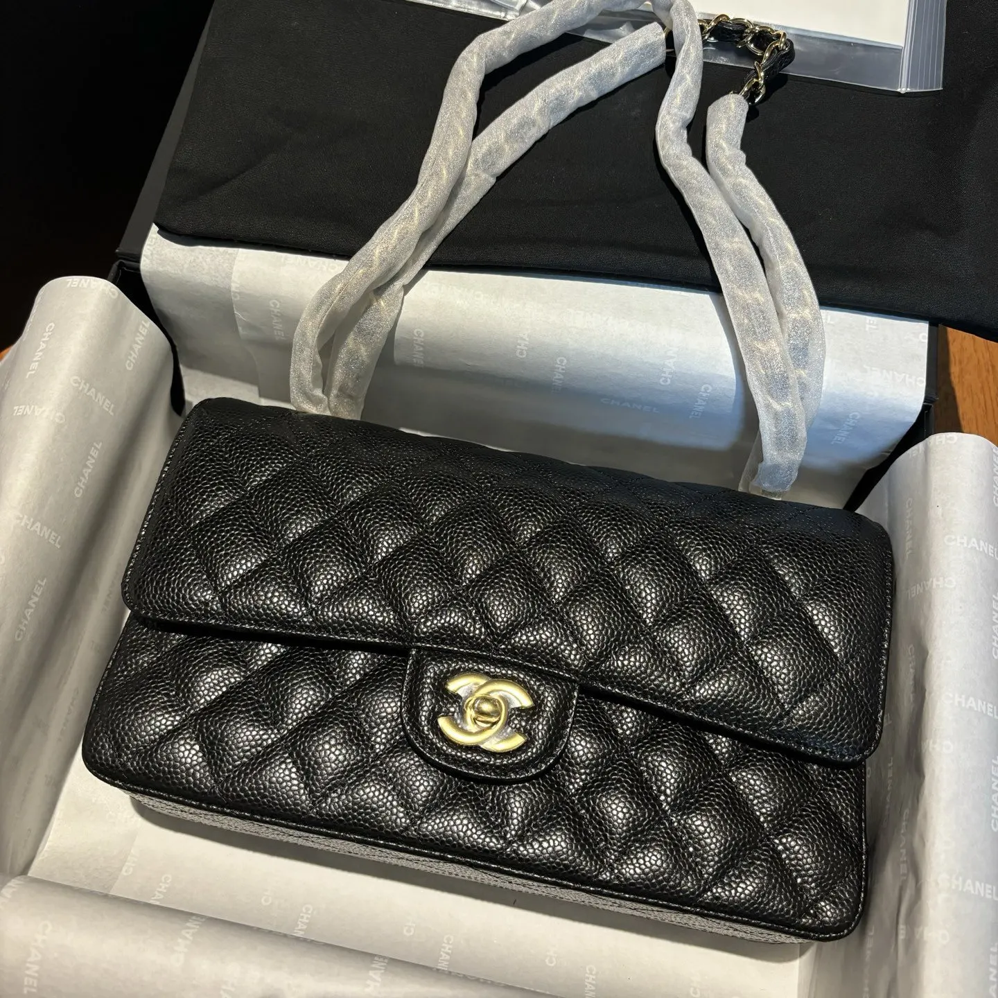 CHANEL 每个字母都符合官方标准烫金 还是有难度的 斜背包 輕便斜挎款