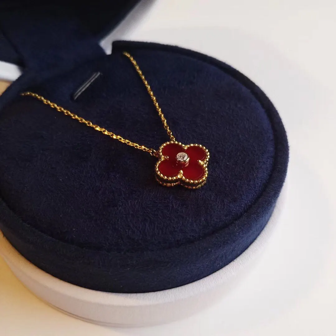 Van Cleef 四叶草 贝壳 項鍊 精致锁骨链款