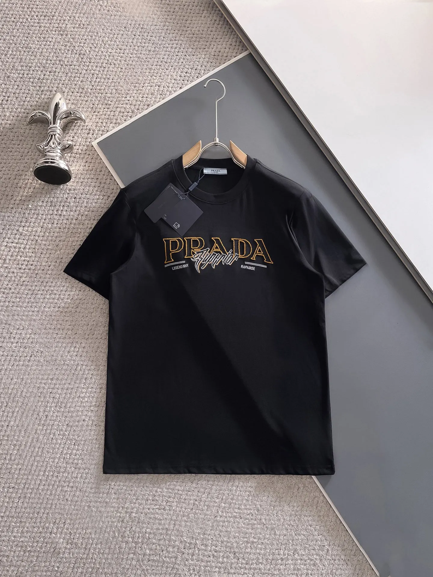PRADA Logo 短袖T恤 休閒百搭款