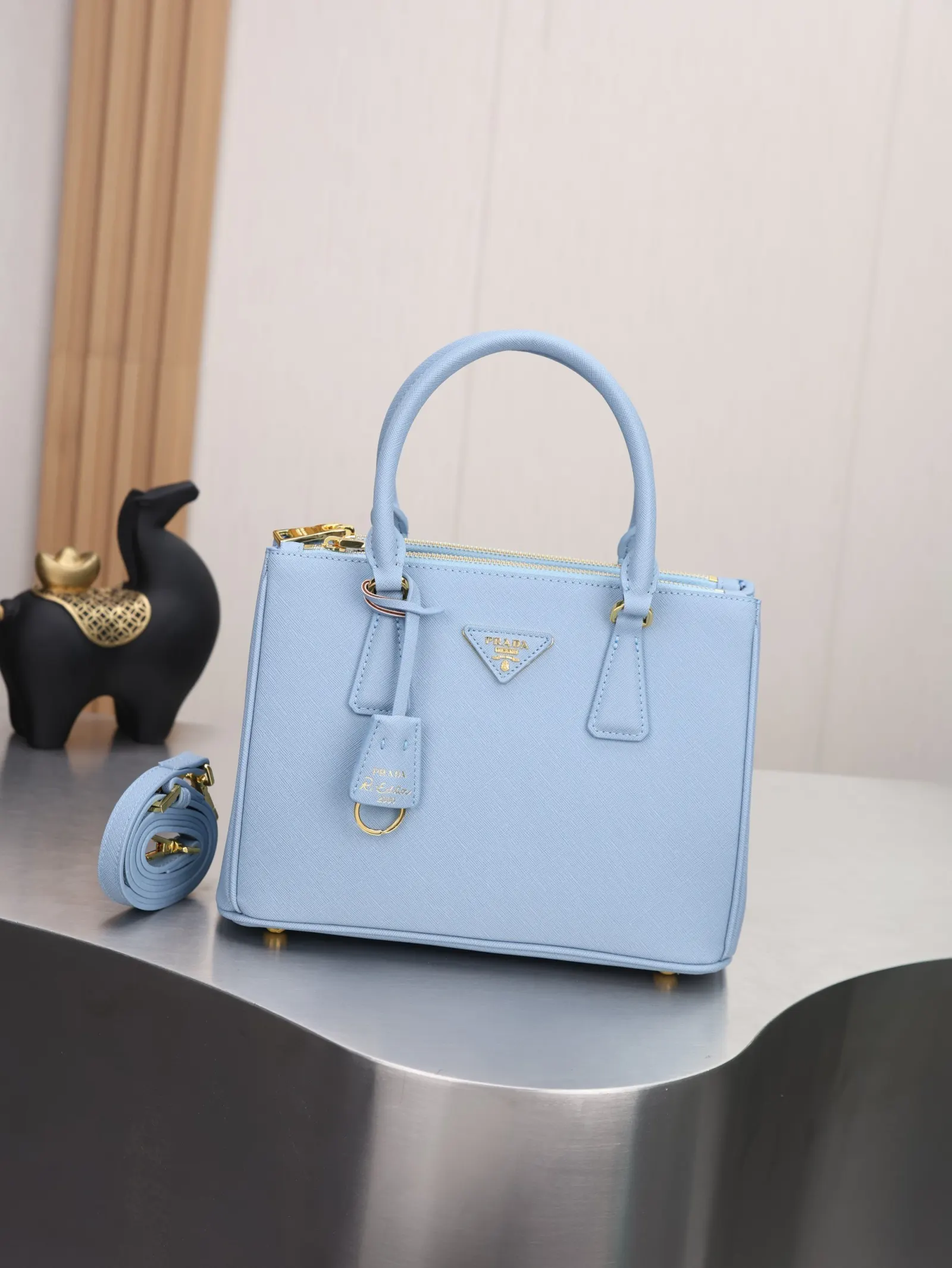 PRADA Saffiano十字纹牛皮 三角标 杀手包 經典手提款