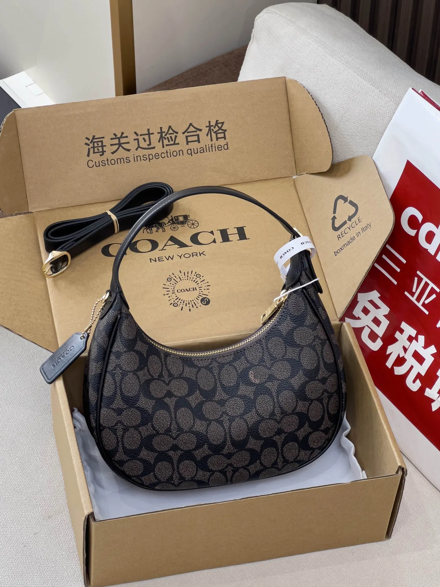 Coach 图片 女士月牙包 Emily 腋下包 復古腋下背款