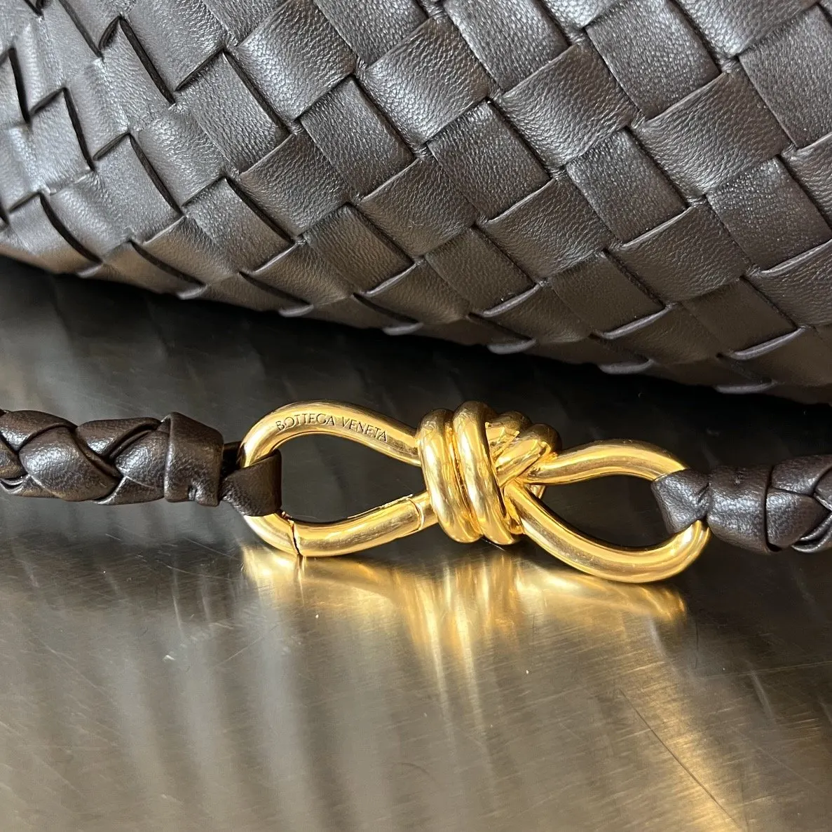 Bottega Veneta 金色 羊皮 斜挎包 轻便斜挎款