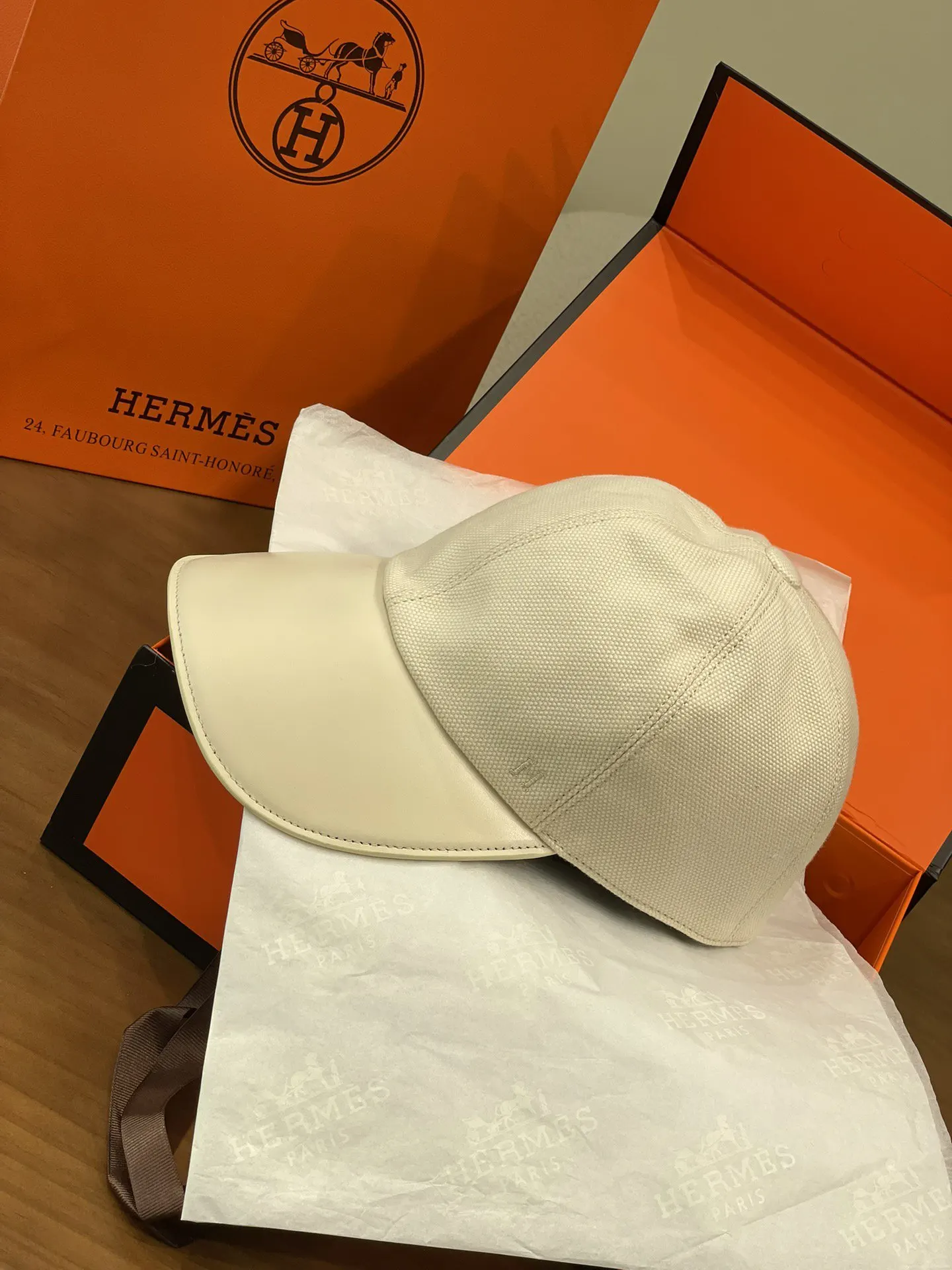 Hermes 皮革 帽子 精致配飾款