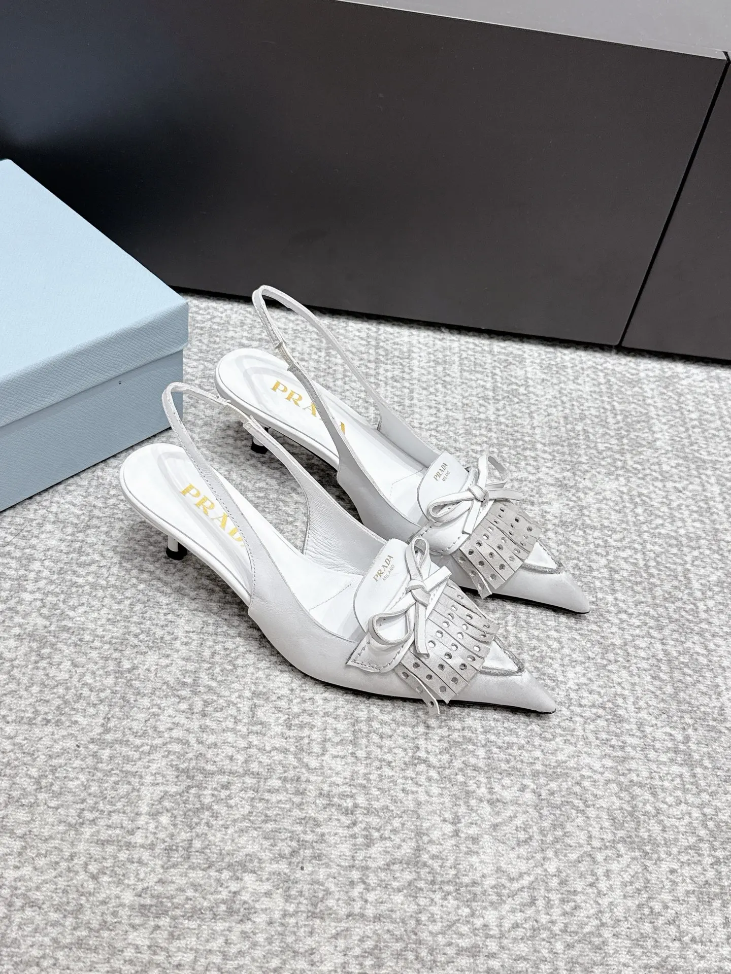 Prada Fashion Item Casual Versatile Leather