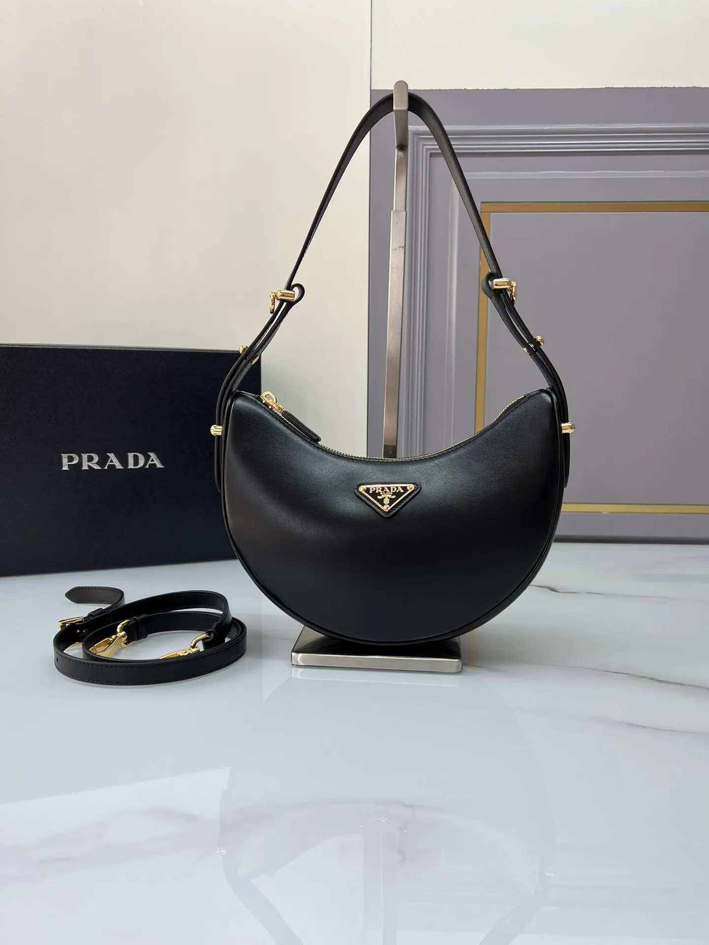 PRADA 牛皮 羊皮 雙肩背包 輕便实用款