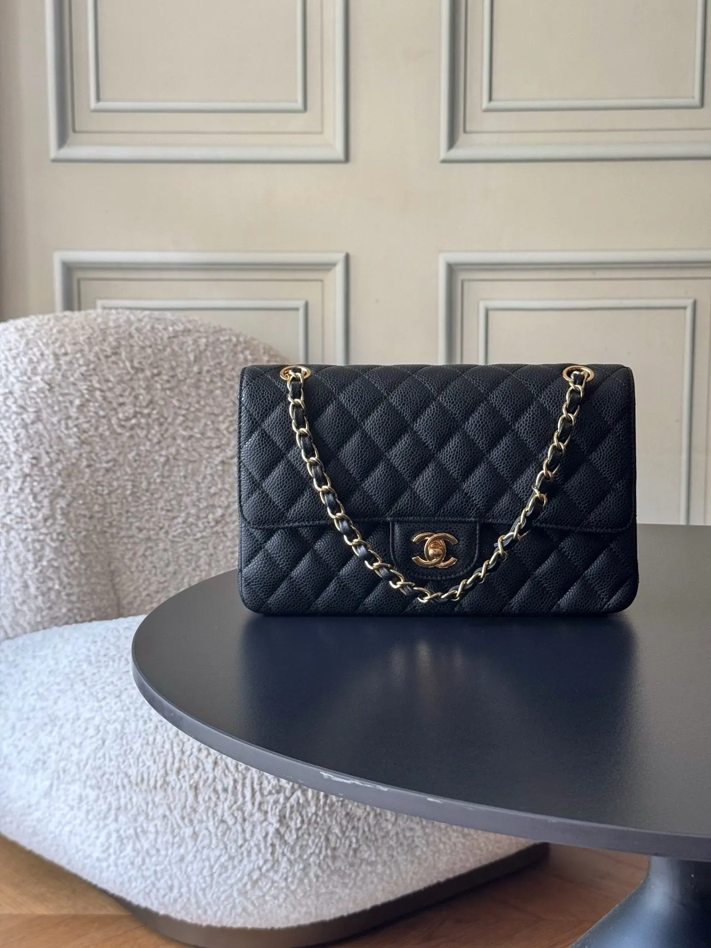 CHANEL caviar cowhide flip chain bag, one shoulder cross