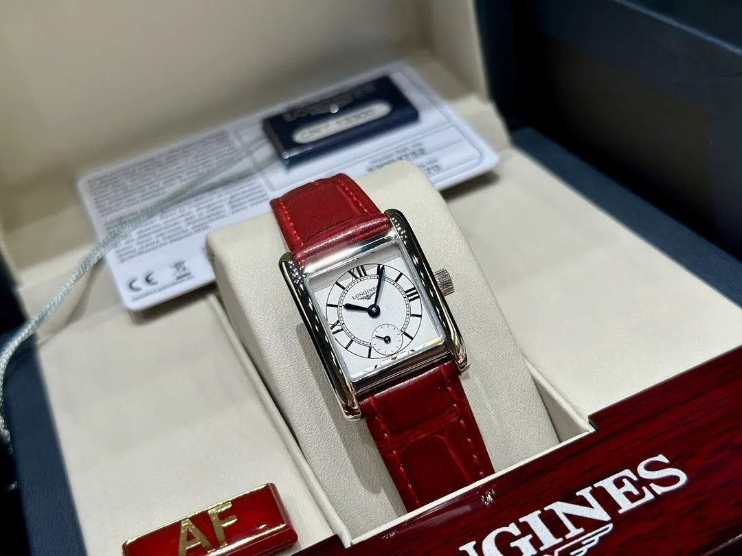 Longines 专为精致优雅的当代魅力女性打造 手錶 經典腕表款