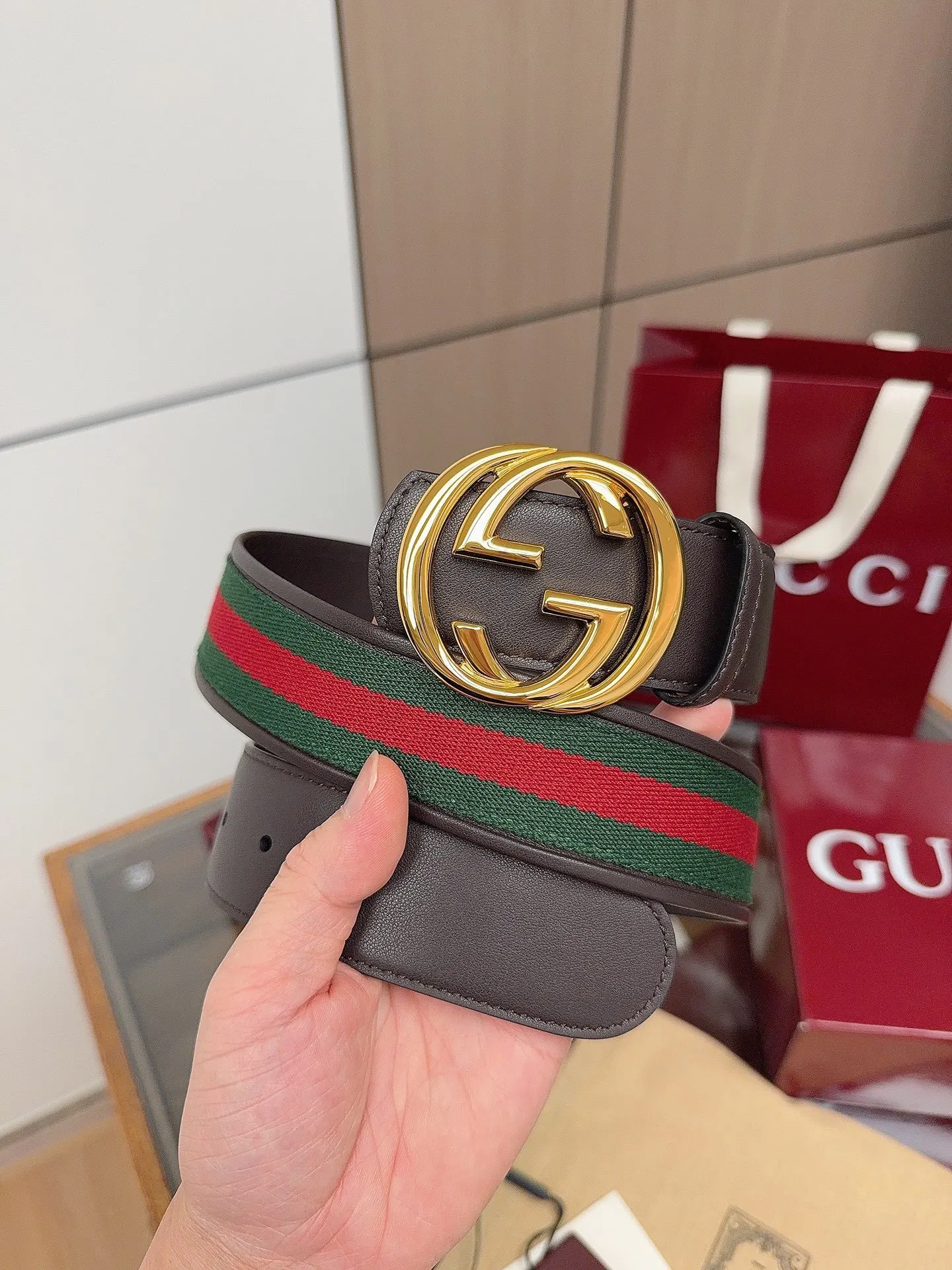 Gucci 雙G扣牛皮腰帶