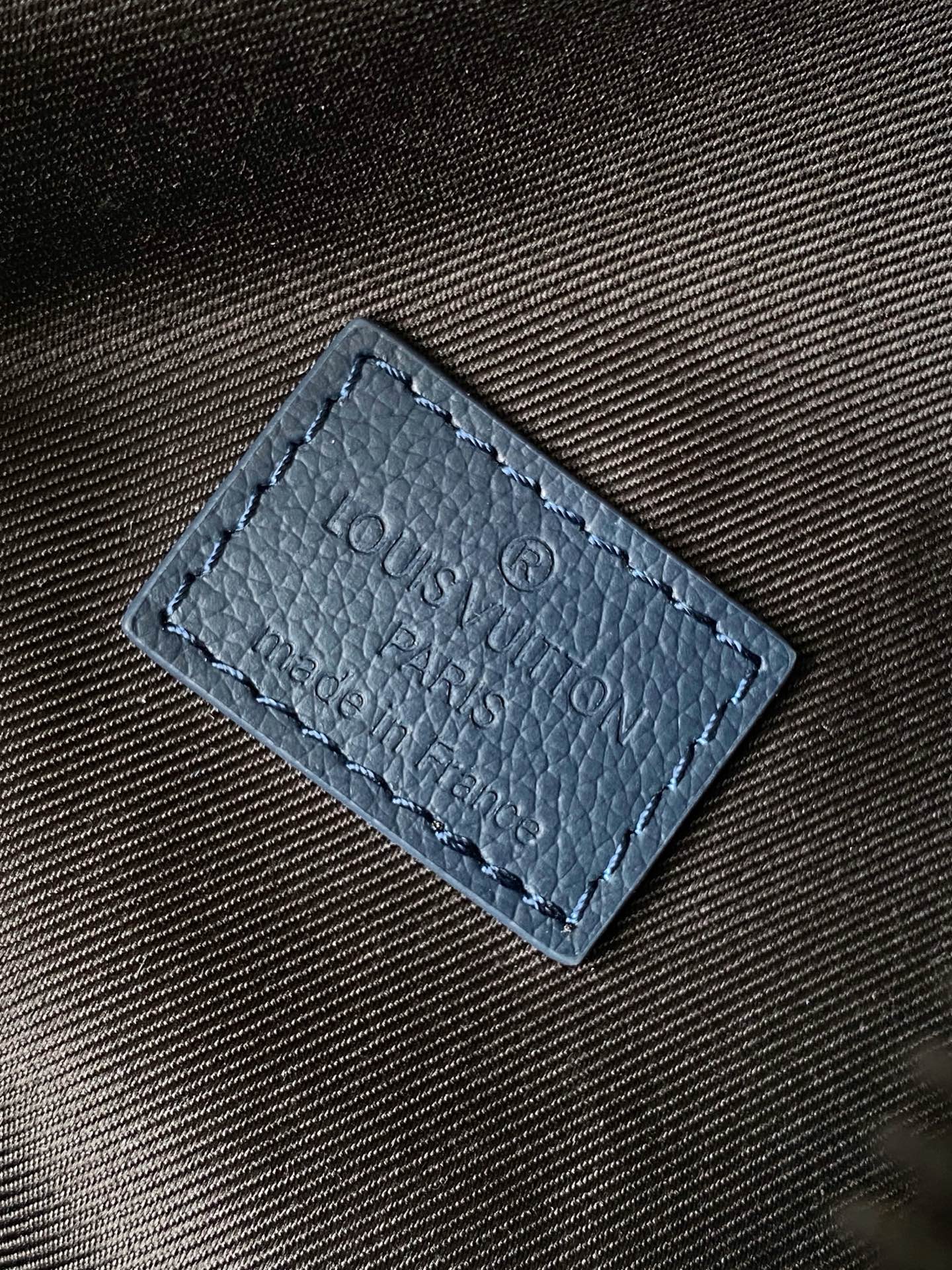 黑色 蓝色 牛皮 双肩包 实用双肩款