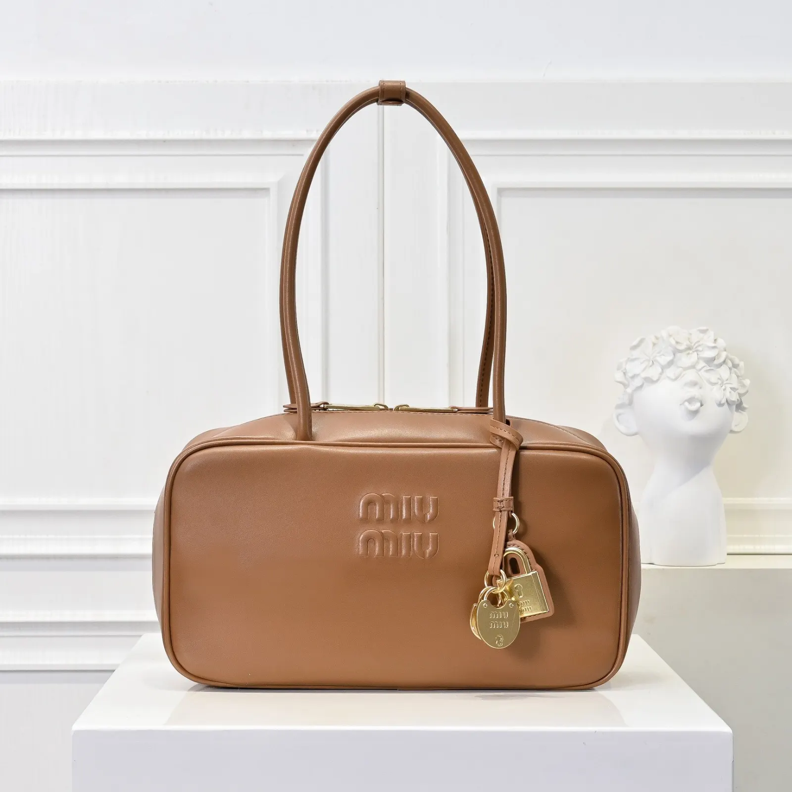 Miu 牛皮 中号MiuMiu 中号挂饰款公文 公文包 商務通勤款