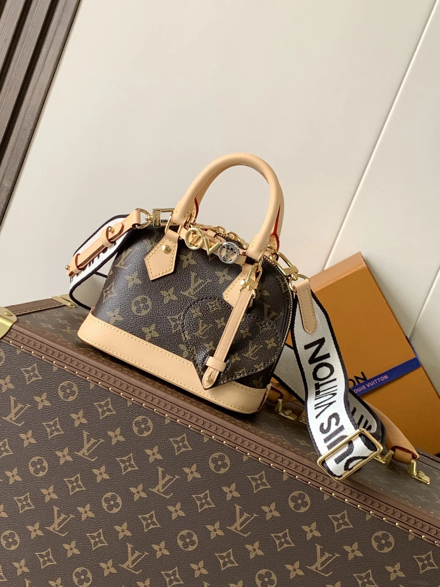 LV Alma 經典老花 貝殼包