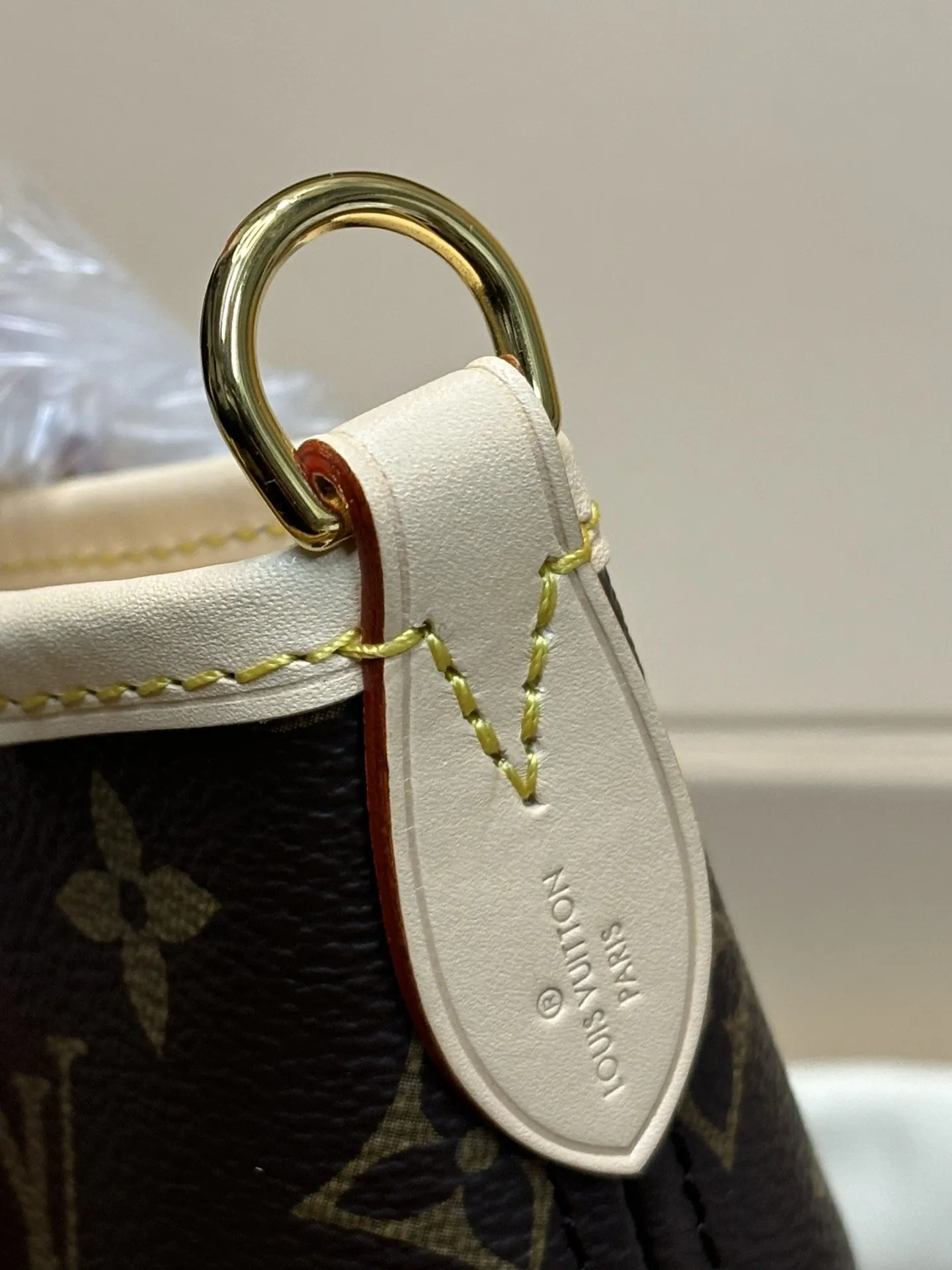 Neverfull 牛皮 斜挎包 轻便斜挎款